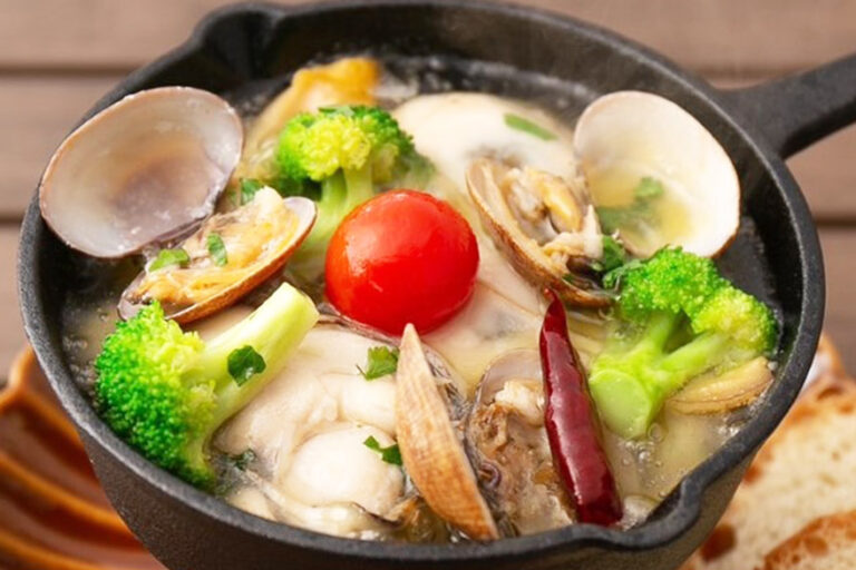 久美浜産牡蠣と地貝のアヒージョ
